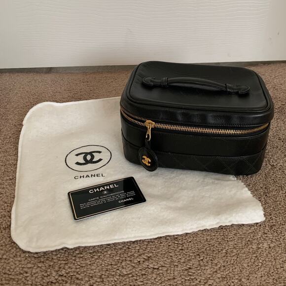 CC1003 Chanel black lambskin bicolore vanity bag with guarantee card - Picture 1 of 8